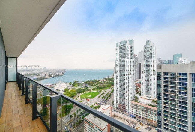 Foto del edificio - 398 NE 5th St