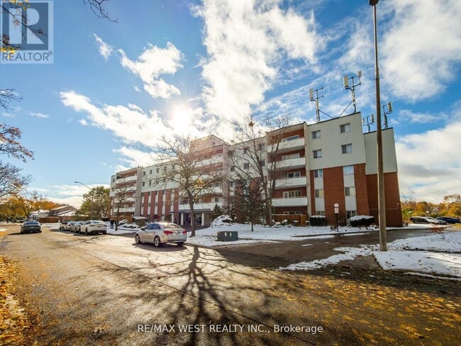Building Photo - 2485 Woking Crescent