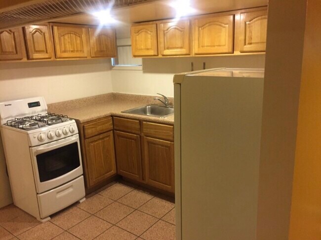 Foto del edificio - 1644 E 49th St