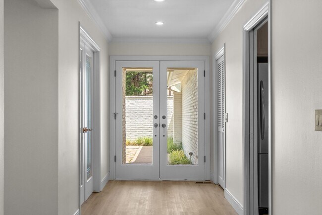 Foto del edificio - Totally renovated open concept with vaulted ceilings