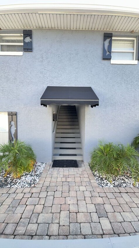 Foto principal - Fully Furnished Two Bedroom Long Term Beac...