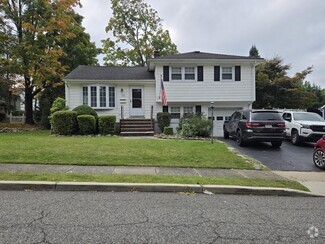 Building Photo - 31 Maplewood Blvd
