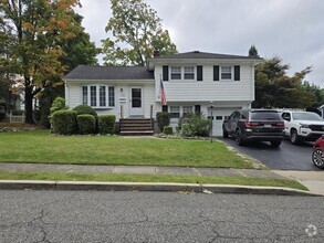 Building Photo - 31 Maplewood Blvd