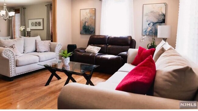 Open living space - 85 Hoover Ave