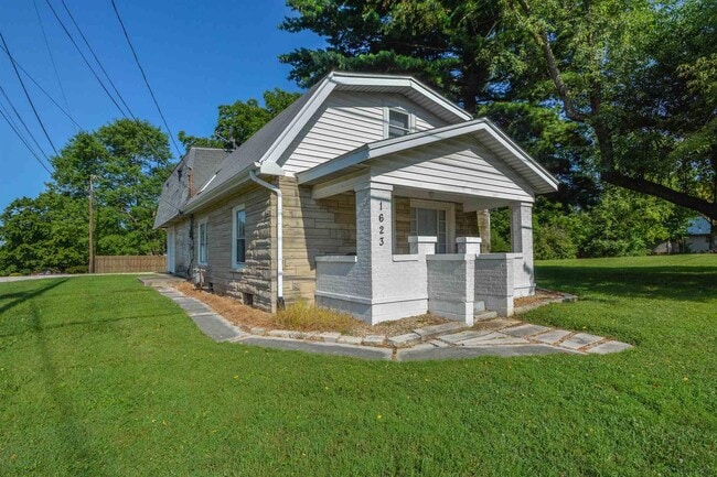 Building Photo - 1623 W Arlington Rd