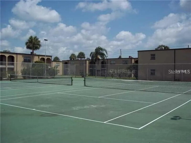 CANCHAS DE TENIS - 7701 Starkey Rd