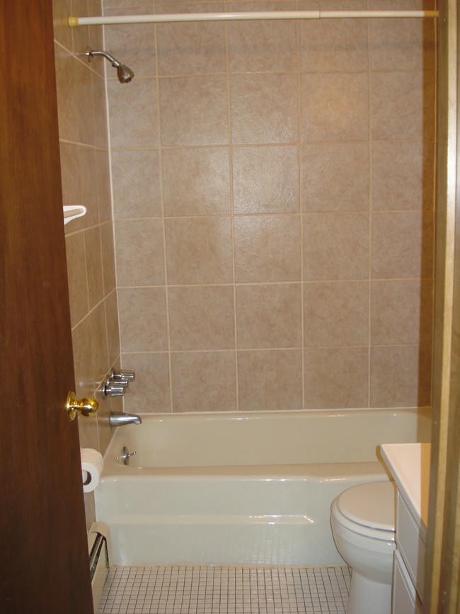 Building Photo - 5284 Greenfield Ave