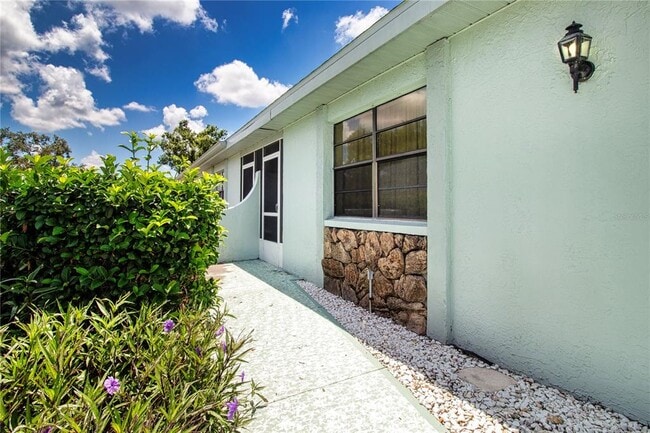 Building Photo - 2429 Lancaster Dr