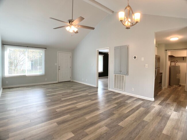Building Photo - 719 Spees Dr