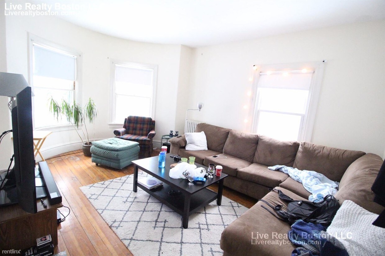 Building Photo - 80 Thorndike St