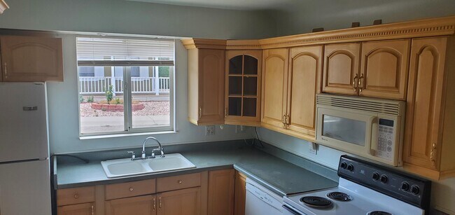 Building Photo - 2750 W Amherst Ave