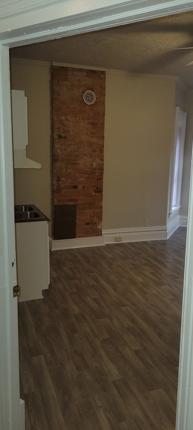 Into apartment - 322 Campbell St