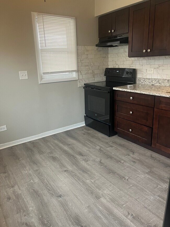 Foto del edificio - 1340 N Main St