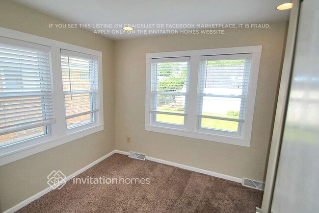 Building Photo - 3242 N Oconto Ave