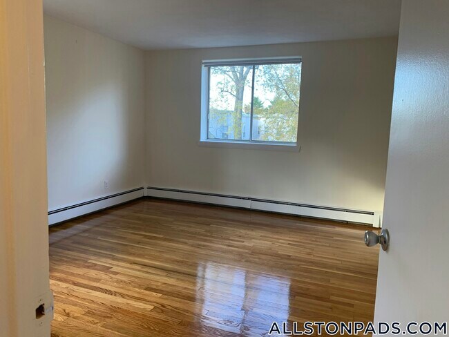 Building Photo - 88 Gardner St