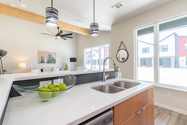 Building Photo - Tower View Contemporary Flats - Unit F