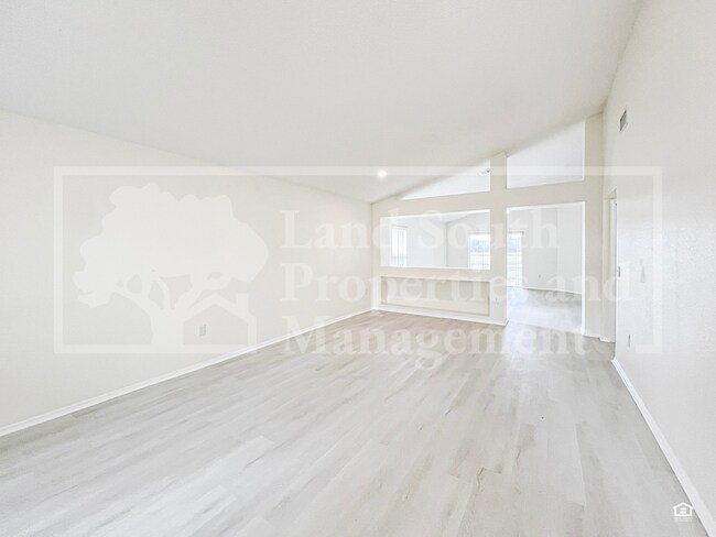 Foto del edificio - 1119 Clearpointe Way