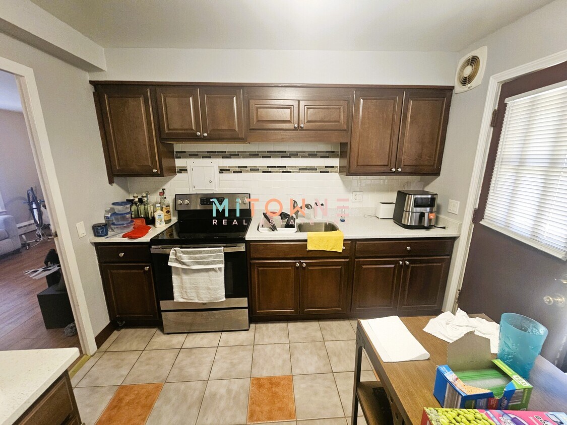 Primary Photo - 2107 W Farragut Ave
