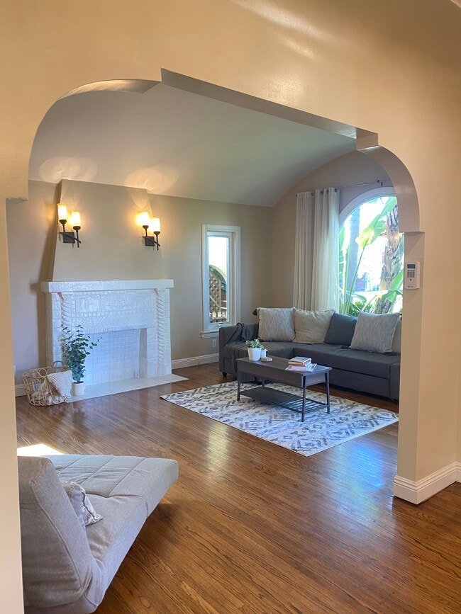Faux FP in living room - 1350 Curson S Ave (Los Angeles, CA) House