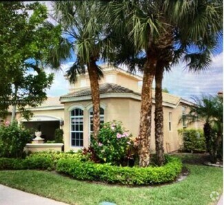 Building Photo - 9329 Via Grande W
