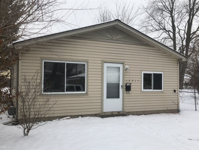 Building Photo - 3 br, 1 bath House - 13311 Julius Ave