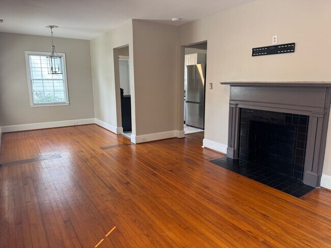 Foto del edificio - 2213 Chesterfield Ave