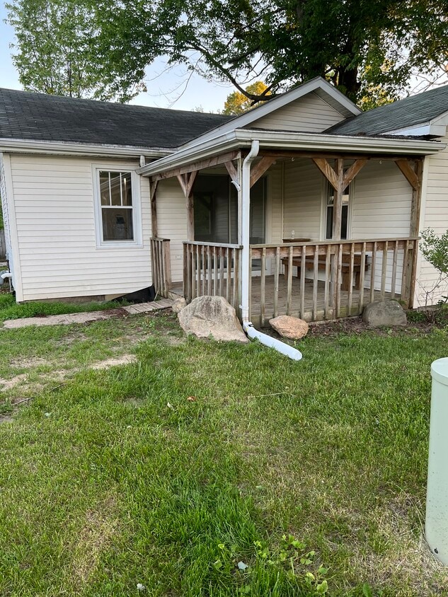 Primary Photo - 51539 Pond St