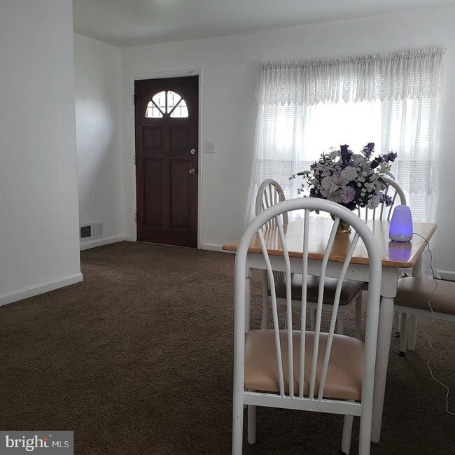 Building Photo - 6503 Seat Pleasant Dr
