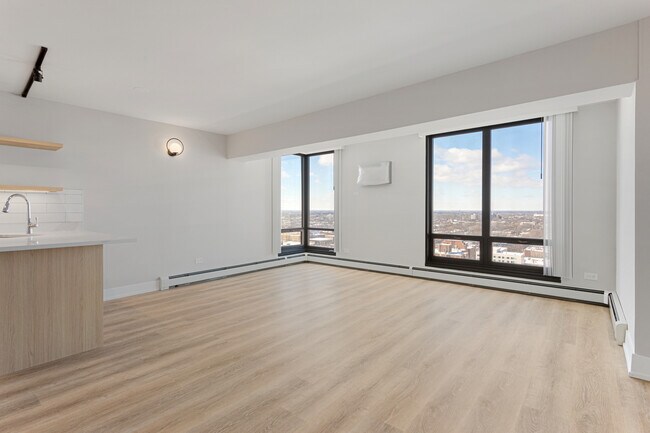 Building Photo - 6166 N Sheridan Rd