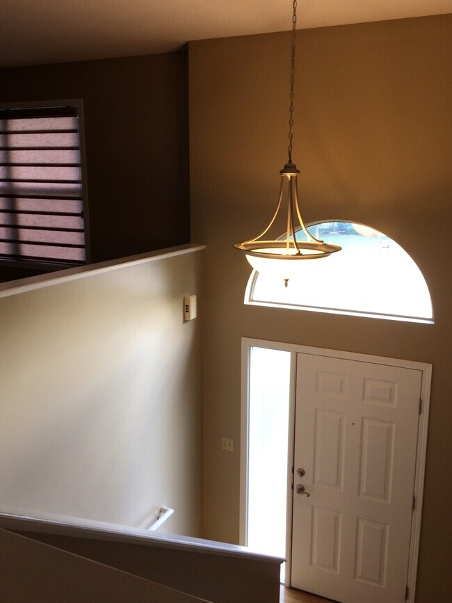 Foyer - 804 Davis Dr