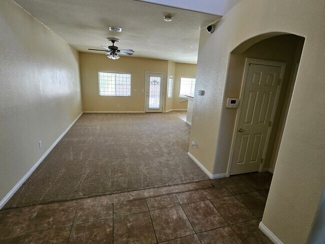 Foto del edificio - ***MOVE IN SPECIAL!!!*** 3-Bedrooms, 2.5 bathrooms located in the Nevada Ranch Estates Community