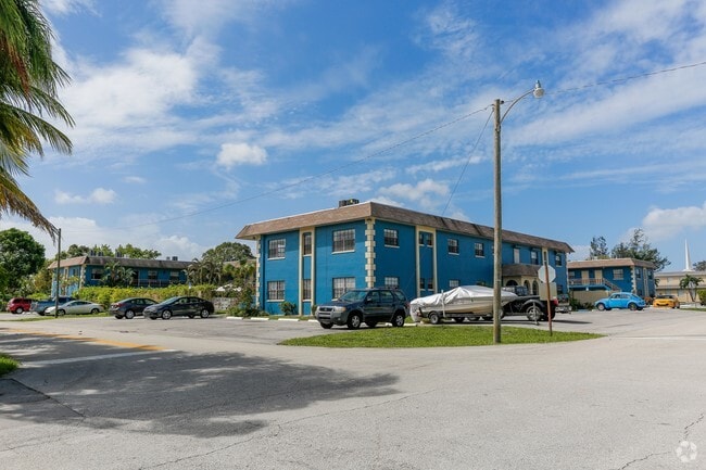 Building Photo - Twin Manor Apartments