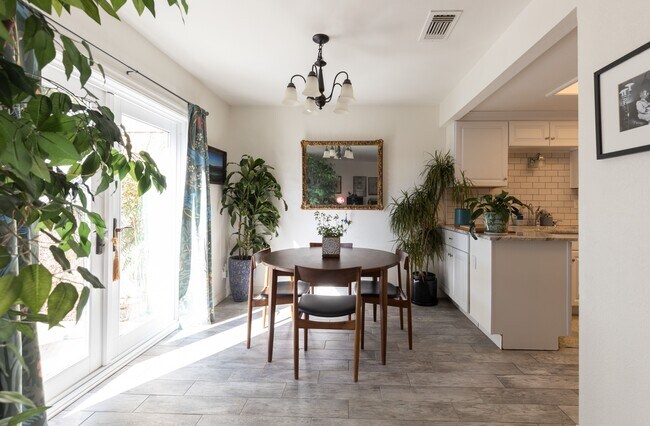 Foto del edificio - 23408 Highcrest Rd