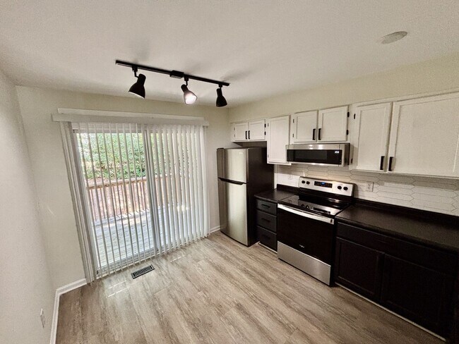 Foto del edificio - Cozy and Renovated 2 Bed 1 Bath Apartments in the Heart of Wake Forest!