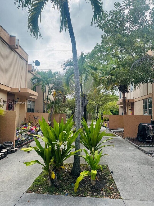 Foto del edificio - 6155 SW 69th St