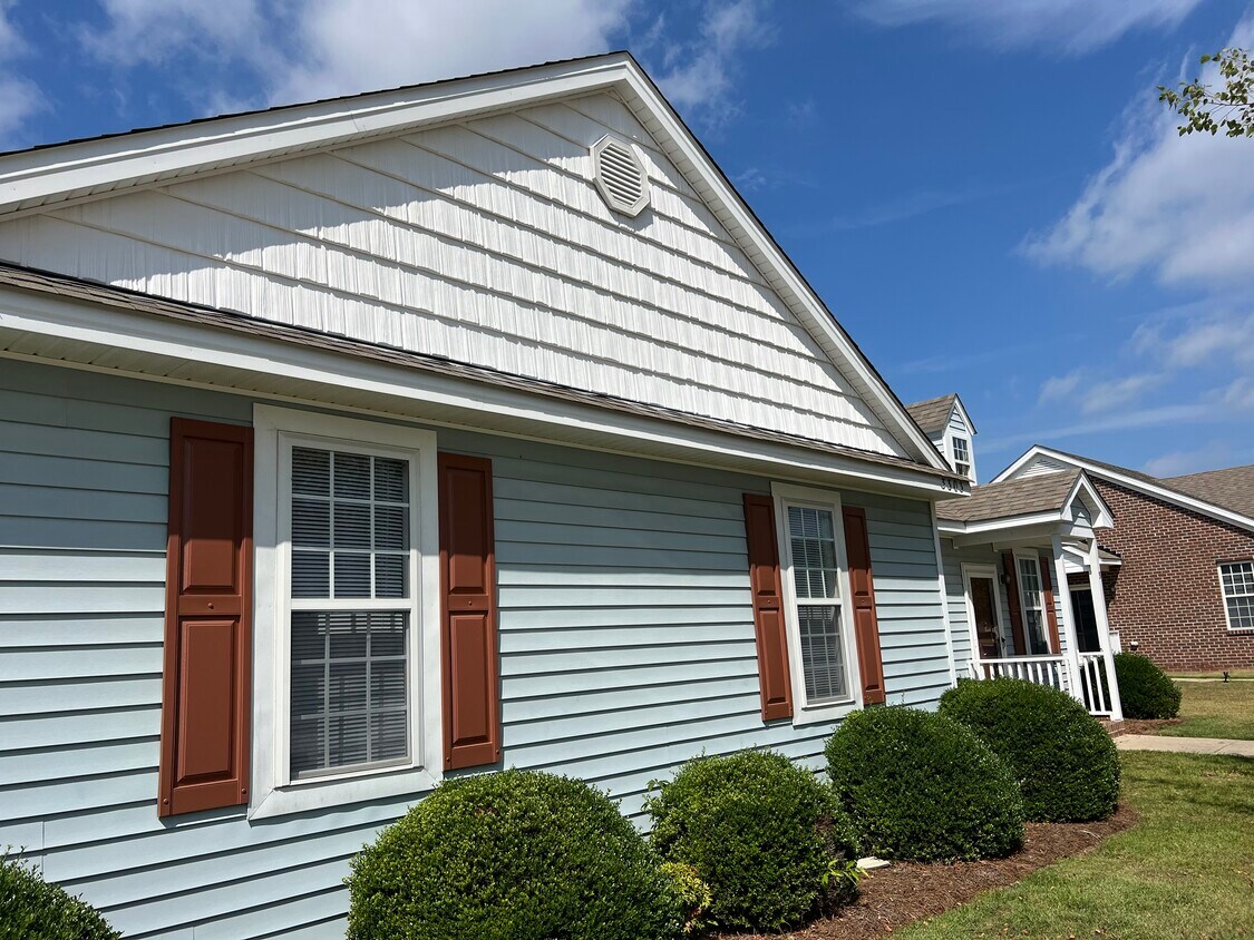 Primary Photo - 3303 Whitlock Dr N