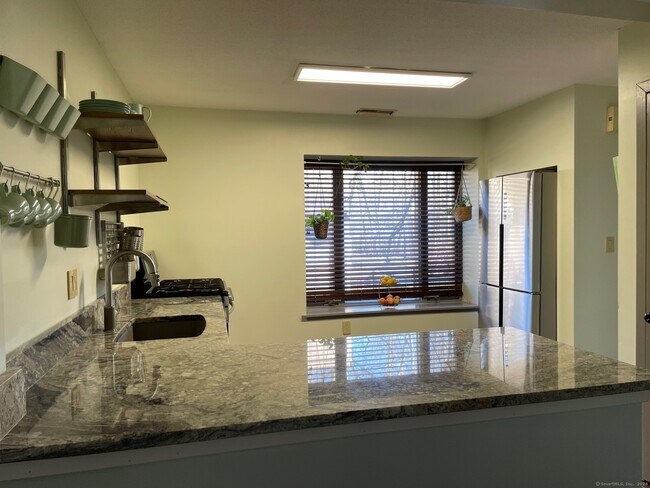 Foto del edificio - 56 Farmington Chase Crescent