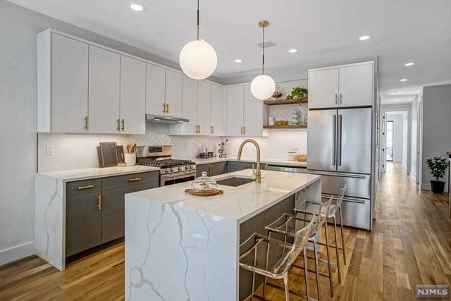 Building Photo - 77 Clerk St