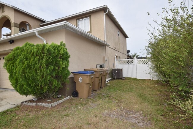 Building Photo - Single Family Home For Rent at 2400 Willow...