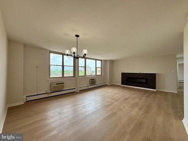 Foto del edificio - 1301 N Harrison St