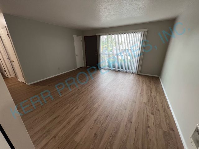 Foto del edificio - FREE RENT! 2 Bd / 1 Bth - Storage - Patio ...