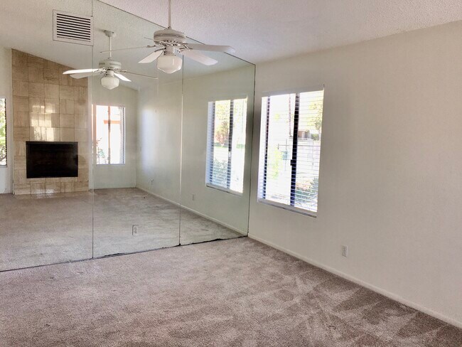 Foto del edificio - 74155 Santa Rosa Cir