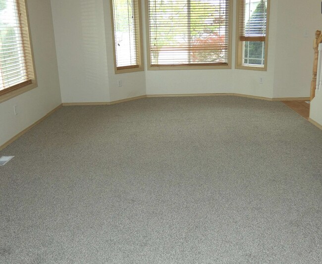 Building Photo - Spacious 4 BR/ 2.5BA