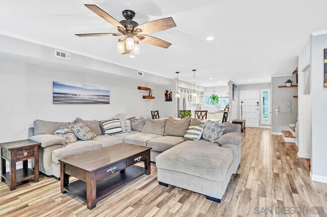 Building Photo - 3204 Loma Riviera Dr