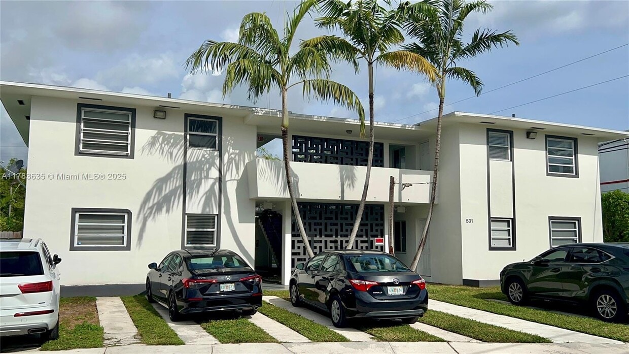 Foto principal - 531 NE 82nd Terrace