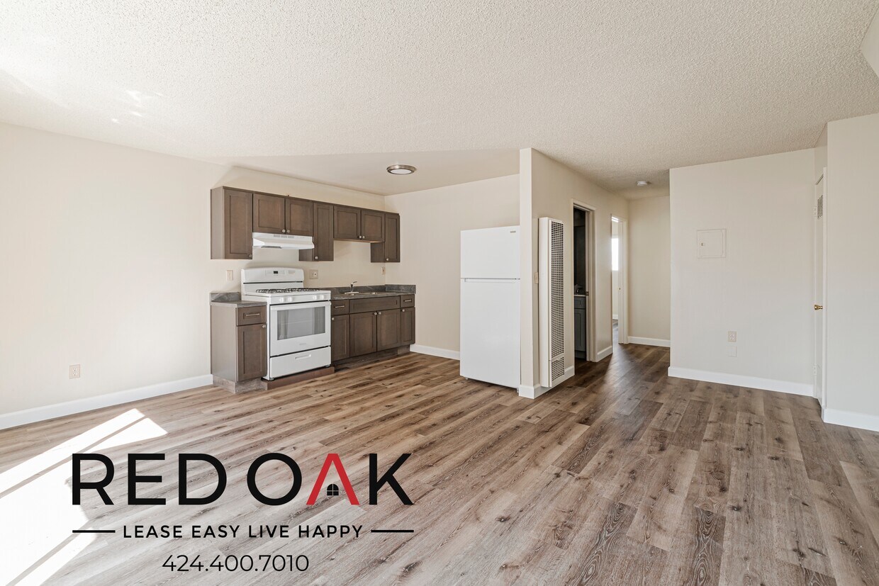Foto principal - 12883 San Fernando Rd