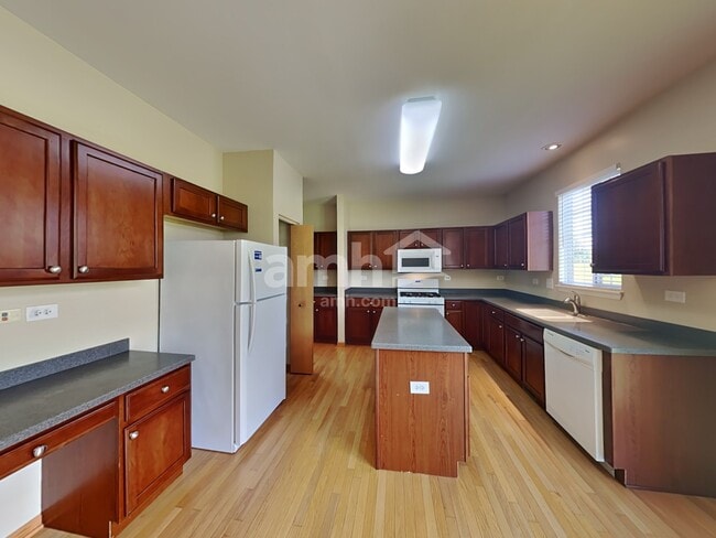 Building Photo - 1007 Angelica Cir