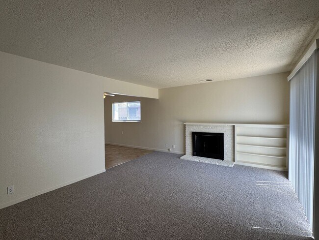 Building Photo - Three Bed, Two Bath Home with New Carpet a...