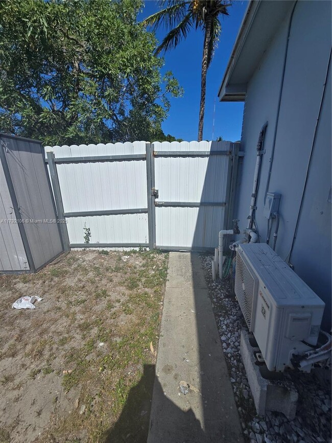 Building Photo - 20200 NW 11th Ct