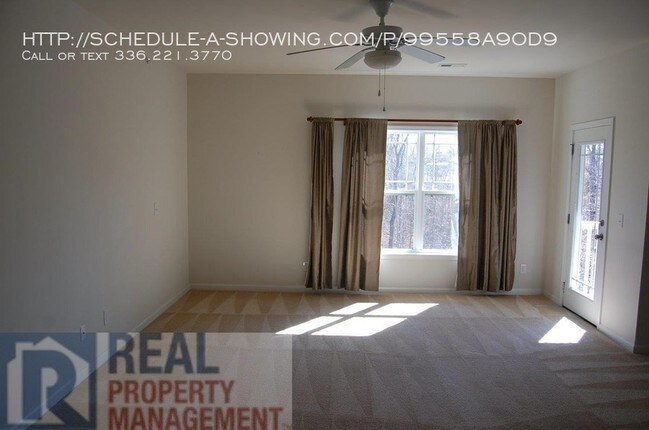 Foto del edificio - 5425 Forester Dr